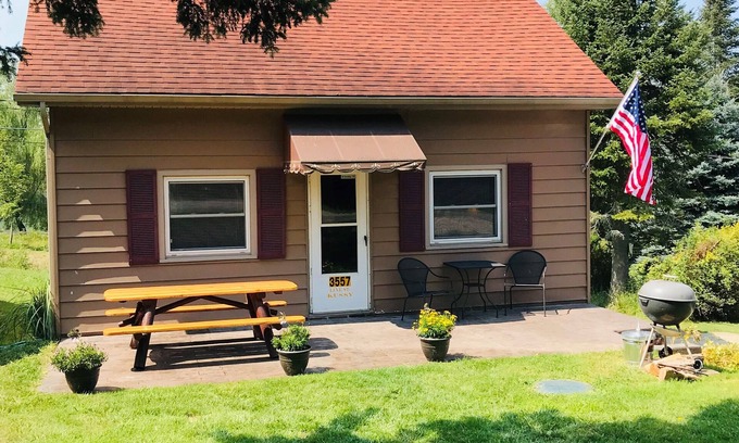 Spruce Cabina | Hermosa casa durante todo el año en la costa sur de Hubbard Lake