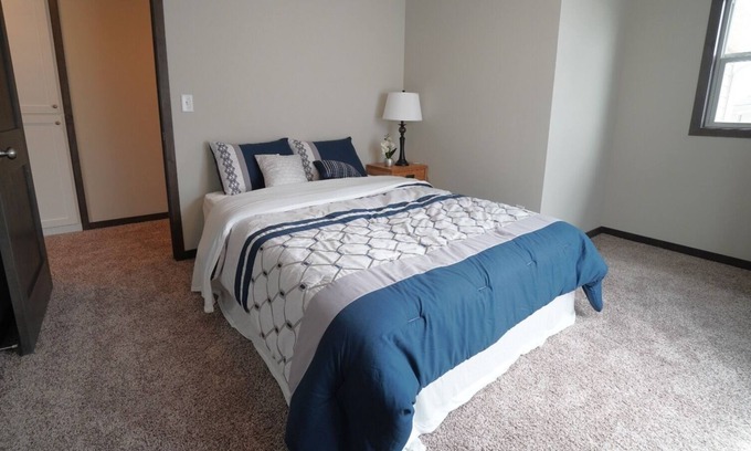 Inver Grove Heights Casa | Beautifull new property close to airport