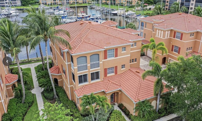 Burnt Store Marina Condominio | Beautifully appointed 3 bedroom condo with amazing marina views!