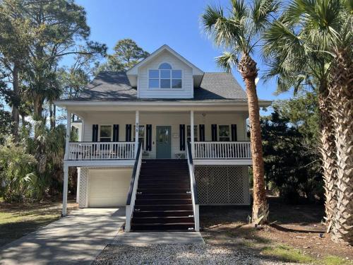 Saint Helena Island Casa | Beautifully appointed 3-Bed, 25-Bath Home, Great Location near Beach & Club