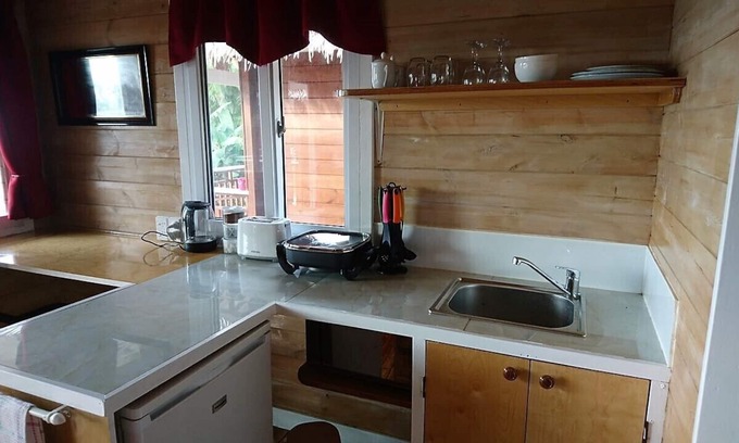 Rarotonga Cabaña | Beautifully appointed inland property with ocean and mountain views.