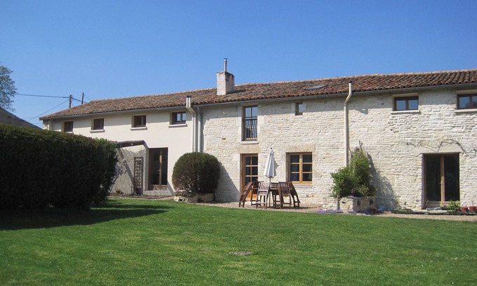 Crezieres Cabaña | Bellamente Antiguo Granero francés y fiestas Casas rurales con piscina y jardín