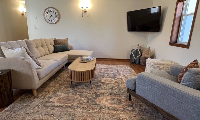 Van Buren Casa | Beautifully curated and spacious 2 bedroom loft