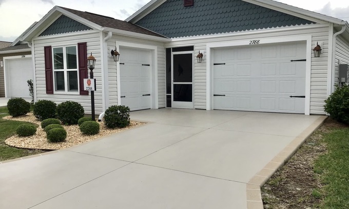 The Villages Casa | BEAUTIFULLY Decorated 2/2 Sm Dog Friendly w/NEW GAS GOLF CART, BBQ & BICYCLES