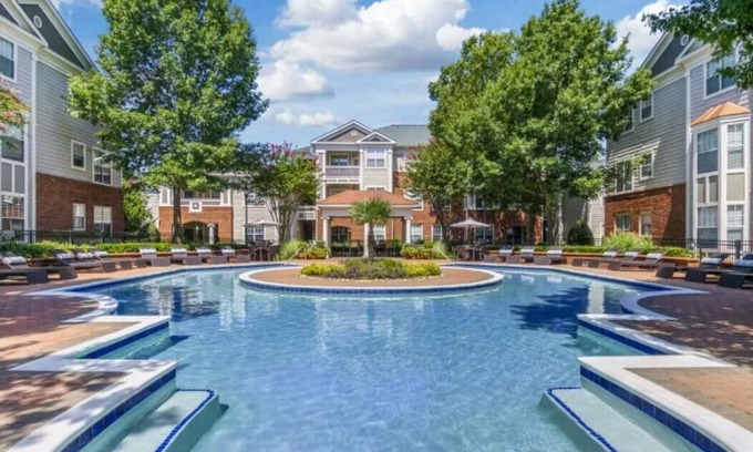 Provincetowne Apartamento | Beautifully decorated 2BR 2BA apartment home heart of Ballantyne
