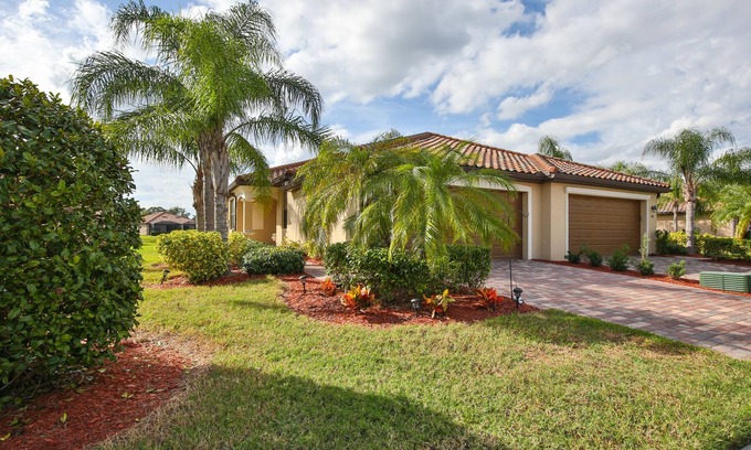 Bradenton Villa | Beautifully designed villa home! Located in River Strand, Heritage Harbour