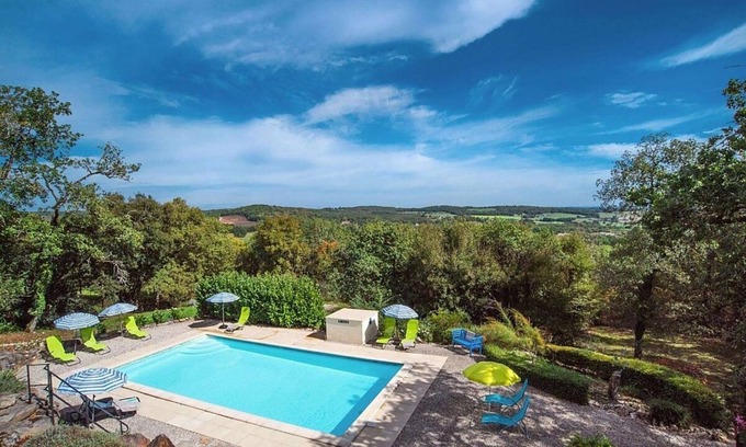 Martel Villa | Beautifully Finished House, Modern Interiors, Private Heated Pool & Fabulous Location near Martel!