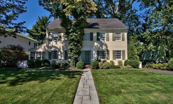 Scranton Casa | Amueblado colonial hogar de estilo en Scranton, Pensilvania