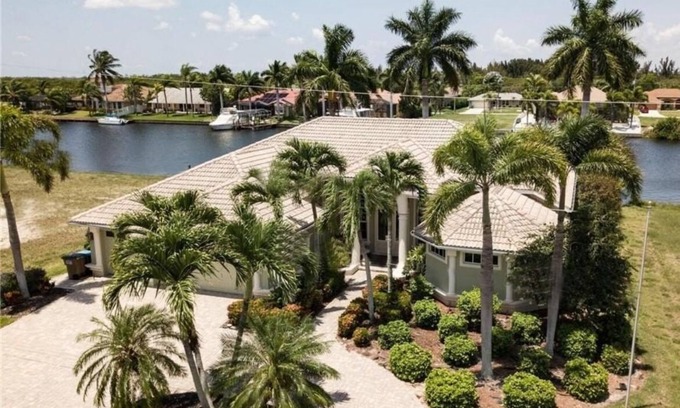 Pelican Casa | Beautifully maintained 4 bed/2 bath on canal w/pool & sailboat access