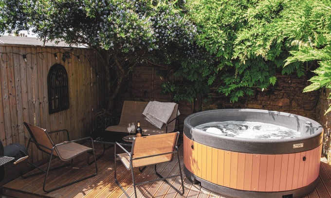 Chipping Norton Cabaña | Beautifully presented dog friendly holiday - The Snug