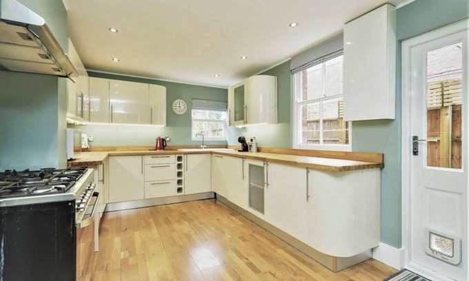 Cowley Casa | Beautifully presented, spacious and conveniently located Edwardian home