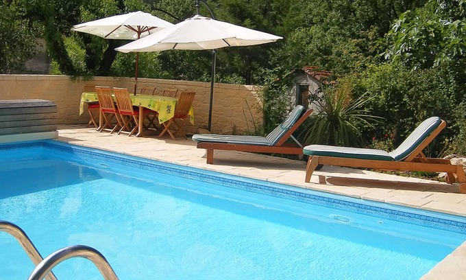 Causses-et-Veyran Casa | Gran casa de enólogos restaurada con piscina y aire acondicionado.