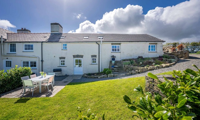 Llanerchymedd Cabaña | Beautifully renovated barn conversion set in the heart of the Anglesey countryside