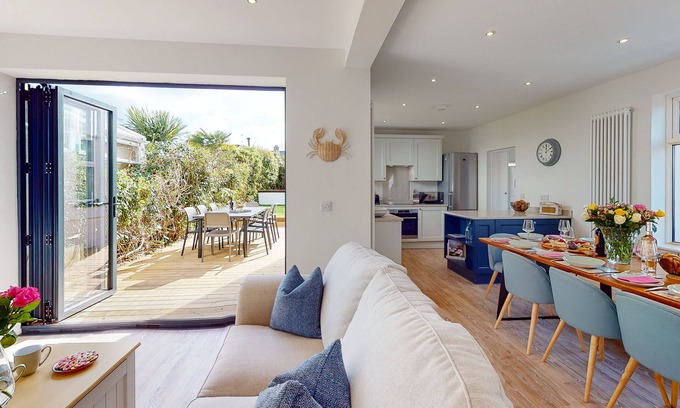 Abersoch Casa | Beautifully refurbished holiday home in the centre of Abersoch with parking.
