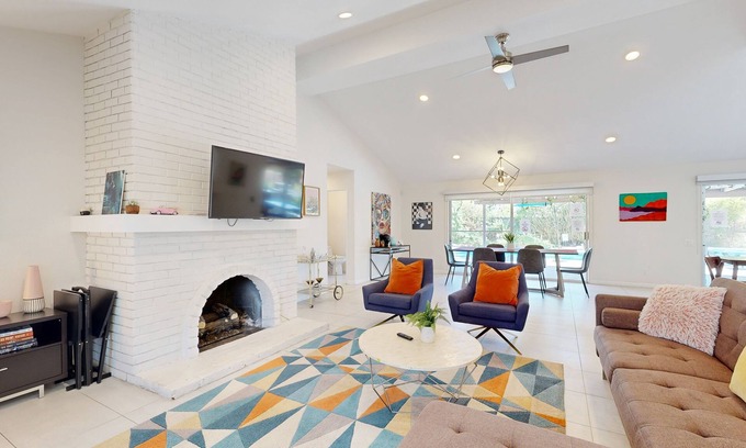 Sonora Sunrise Casa | Beautifully Remodeled Mid-Century Modern Home with Private Heated Pool & Spa