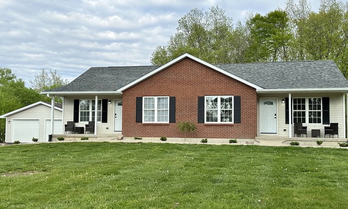 Milford Casa | Beautifully remodeled duplex near the ARK encounter. This listing is for 1 side.