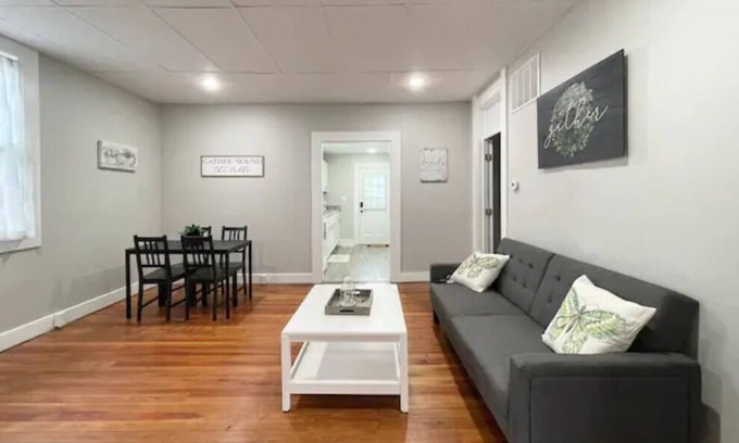 Franklin Casa | Beautifully Remodeled 2bd/2ba, Sleeps 7!