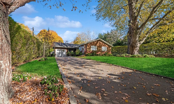 Amagansett North Casa | Beautifully renovated near Amagansett village, ocean and bay beaches and train!