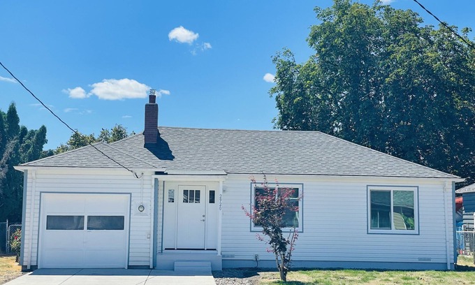Salem Casa | Beautifully Renovated 2 bedroom/1 bath Cottage-Like Hideaway!