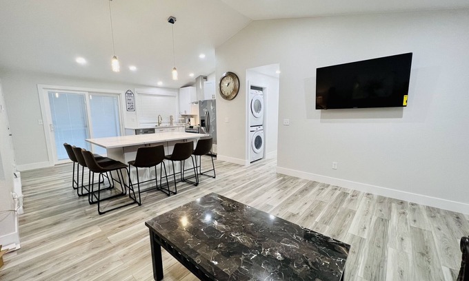 Heather Gardens Casa | Beautifully Renovated 5-Bedroom Ranch Home in Prime Aurora Neighborhood