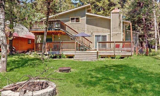McCall Casa | Beautifully renovated, golf-course-front home with 2 decks - near SP & downtown
