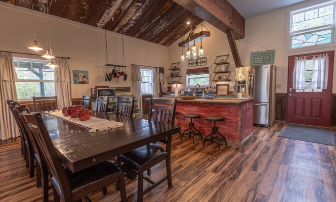 Mars Hill Casa | Beautifully renovated Horse Stable on 14 mountain acres walking distance to town