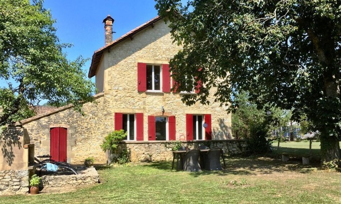 Puyguilhem Casa | Bellamente restaurada casa de 2 dormitorios con piscina privada y barbacoa.