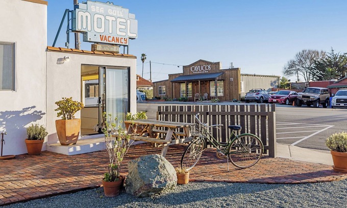 Cayucos Apartamento | Beautifully Restored Family Bunk Suite, close to Downtown Cayucos, sleeps 5