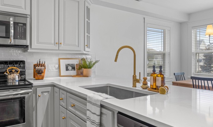 Stratford Casa | Beautifully styled, large home just minutes to downtown.