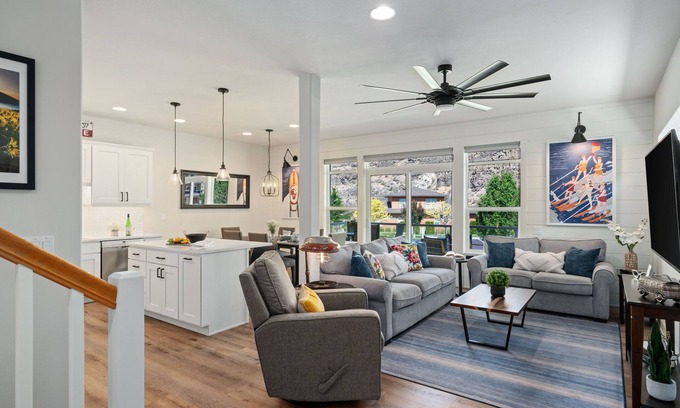 Quincy Condominio | Beautifully Updated Crescent Bar Condo FREE GOLF
