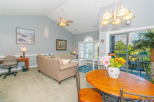 Myrtle Beach Casa | Beautifully Updated Top Floor 1 Bedroom Condo - Riverwalk at Arrowhead Country Club - Unit 302