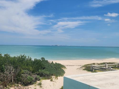 Puerto Yucalpetén Apartamento | Beautilful ocean views from this apartment