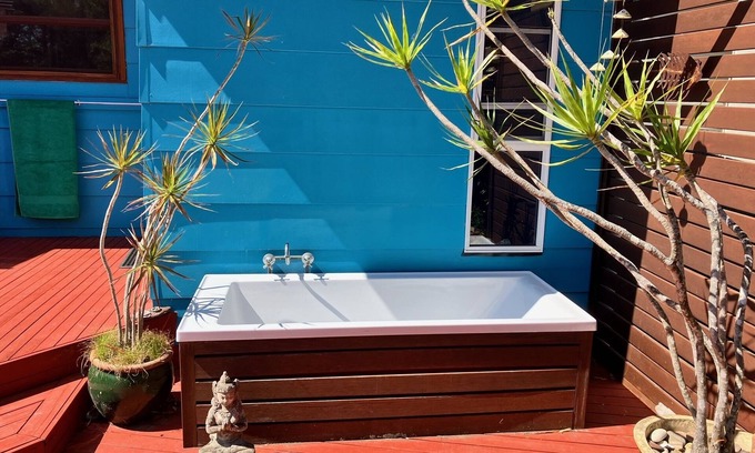 Wallaga Lake Casa | Beauty Point beach house: elegant, bright, comfortable and pet-friendly.nn