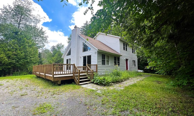 Stratton and Bromley Ski Areas Casa | Beaver Glen | House in Winhall with large deck - near Stratton & Bromley