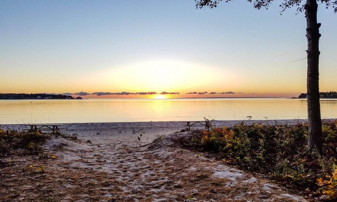 Beaver Island Condominio | Beaver Harbor Condo Unit # 5 con acceso a la playa semi-privado