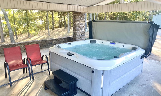 Rogers Casa | Beaver Lake Front! Hot-Tub! Private Gated Oasis!