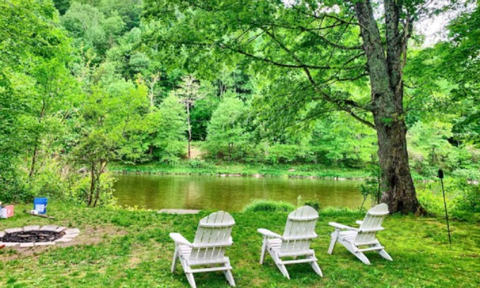 East Branch Casa | Beaverkill river front fly fishing cozy cabin hideaway.