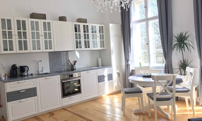 Heiligengrabe Apartamento | Bechstein Apartment - Schloss Grabow, Resting Place & a Luxury Piano Collection Re