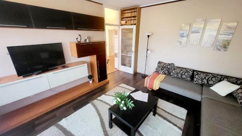 Sarvar Apartamento | Becky Apartman