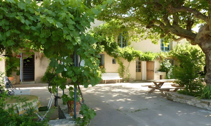Saint-Etienne-les-Orgues Cama Y Desayuno | Bed and Breakfast 'Chambre' with Private Terrace, Shared Garden and Wi-Fi
