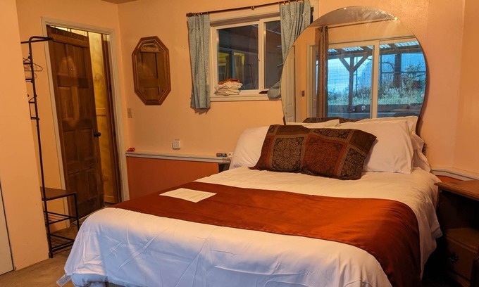Marrowstone Cabina | Bed and a twin bed, bedroom individual, entrance and exit to private beach