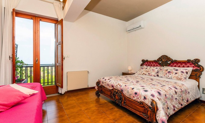 Aci Sant'Antonio Cama Y Desayuno | Alojamiento y desayuno 'Carolea - Coratina' con piscina compartida, Wi-Fi y aire acondicionado