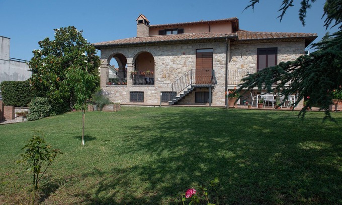 Montecastrilli Cama Y Desayuno | Alojamiento y desayuno 'Dolce Alba' con jardín privado, Wi-Fi y aire acondicionado