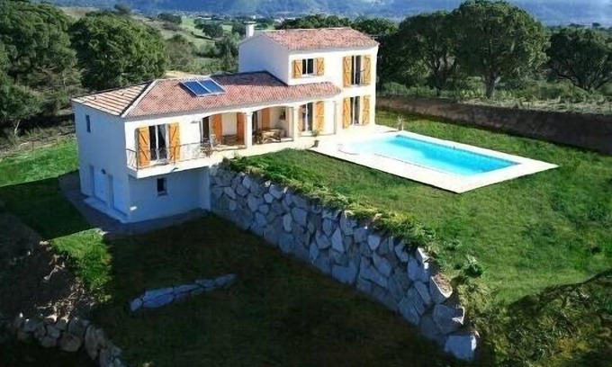 Afa Casa | Alojamiento y desayuno a 10 minutos de Ajaccio y las playas, piscina.