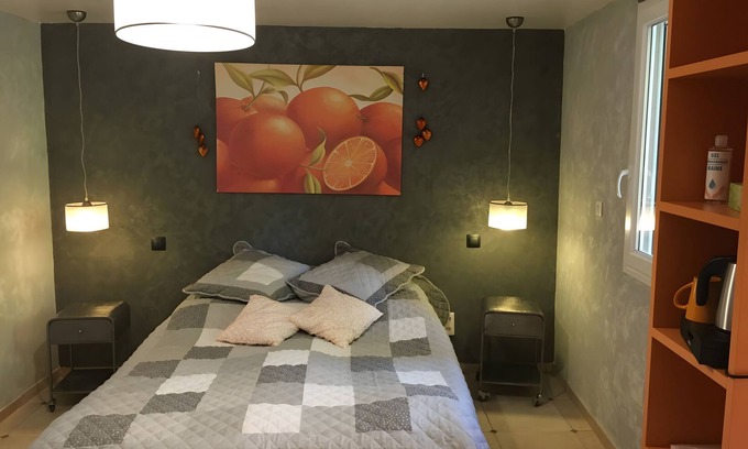 Puget Cama Y Desayuno | Bed and Breakfast 'Acidulée' with Shared Pool, Wi-Fi and Air Conditioning