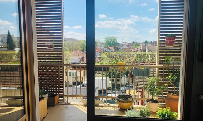 Noisy-le-Sec Cama Y Desayuno | Bed and breakfast
