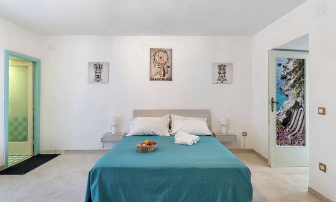 Seiano Cama Y Desayuno | Alojamiento y desayuno 'Camera Catone In Villa Vista Mare' con terraza compartida y Wi-Fi
