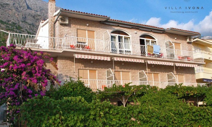 Baska Voda Cama Y Desayuno | Bed and Breakfast Ivona
