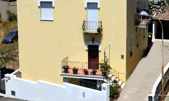 Oliena Cama Y Desayuno | Bed and Breakfast Oliena