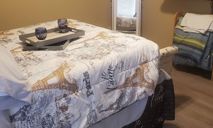 Midland Casa | Bed and Breakfast Personal Chef (Wanderlust Room)